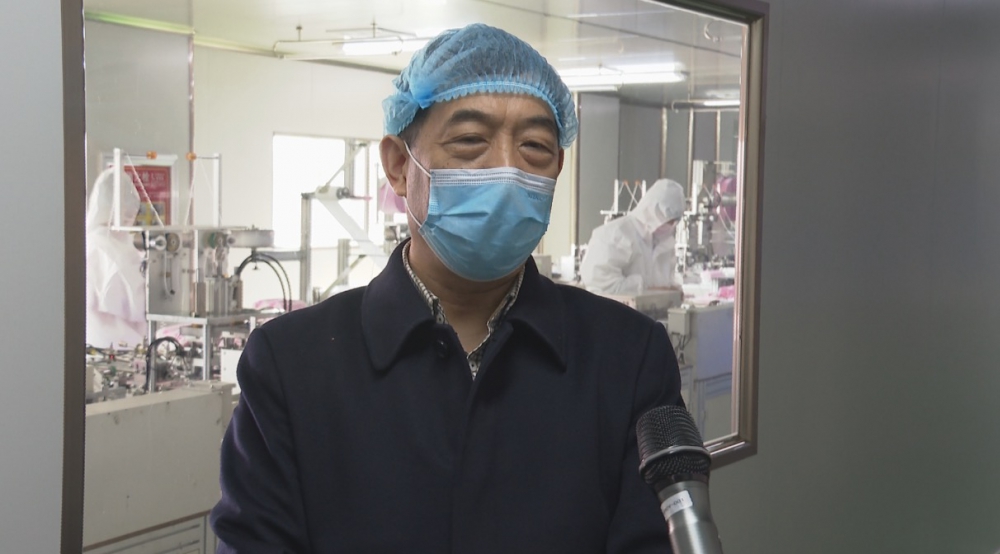 鄭州市醫(yī)用口罩日產(chǎn)能達230萬只。疫情就是命令，防控就是責(zé)任。